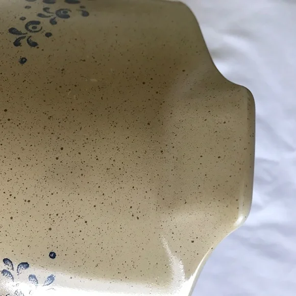 Vintage Pyrex by Corning - Homestead Round Casserole with Clear Lid Cover - Picture 12 of 16